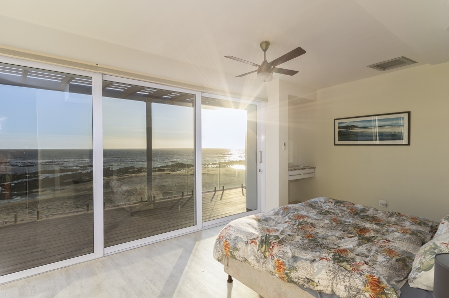 To Let 4 Bedroom Property for Rent in Harbour Island Western Cape